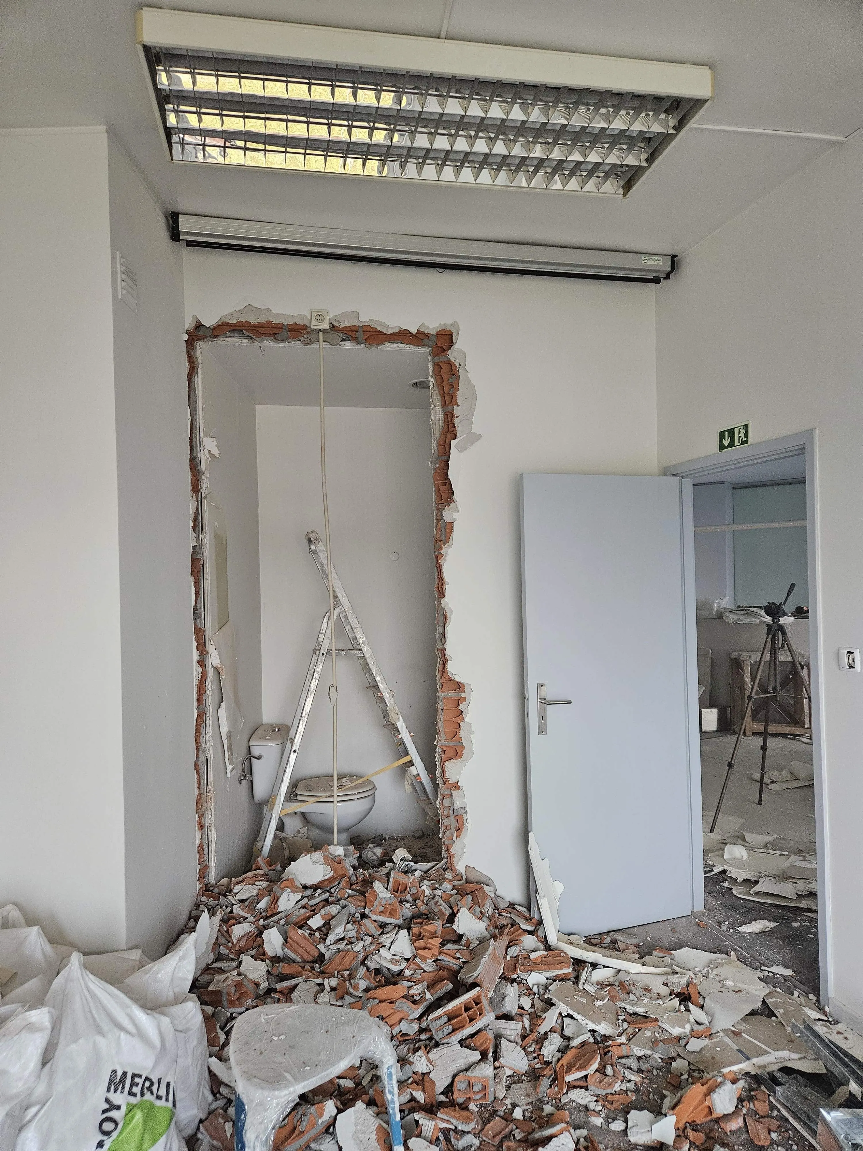 Dismantling of walls and partitions Portugal
