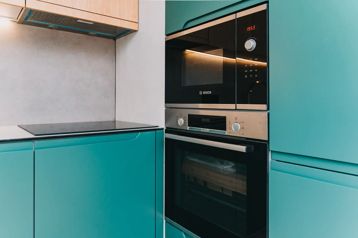 Electrical wiring replacement and installation in Porto